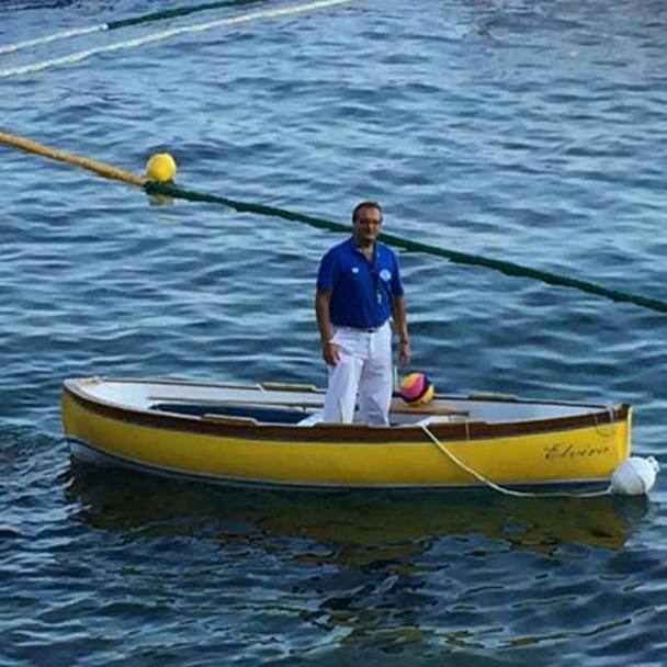 Un pescatore? No,  solo l’arbitro internazionale Massimo Gomez. GMT